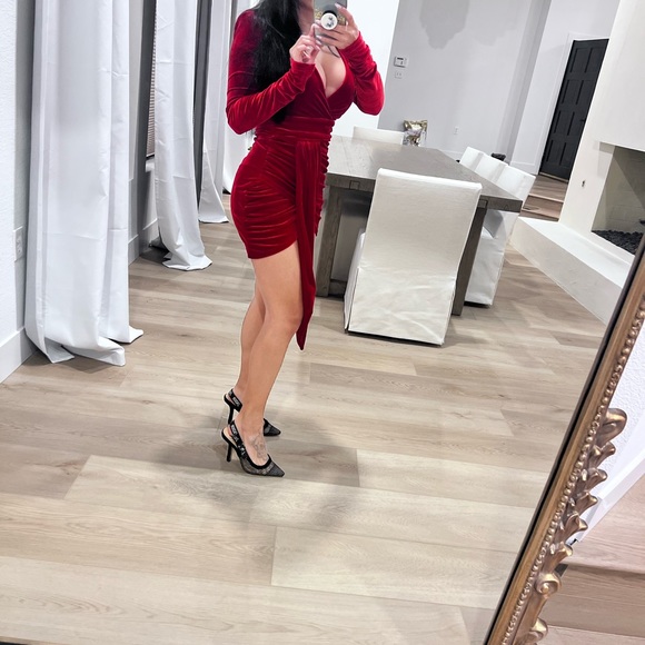 Red velvet Mini dress size XS from Shein - Picture 2 of 4